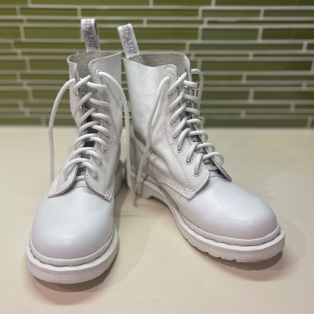 Dr. Martens White Leather 1460 Pascal Mono Combat Boots sz 7